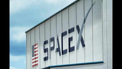 The SpaceX logo is displayed on a building, May 26, 2020, at the Kennedy Space Center in Cape Canaveral, Fla. (Photo: AP ) Scientist are not happy with Spacex, Amazon and other companies’ plan to build millions of 'data centers’ in Space; raise 'Night Sky' warning