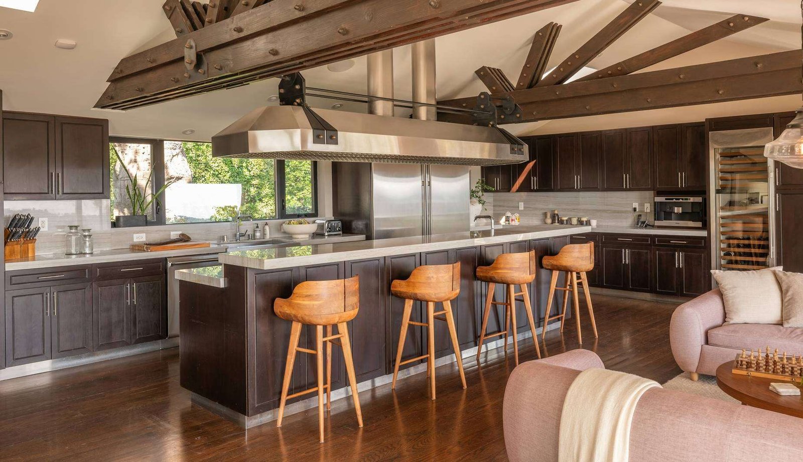 From a luxury kitchen to a private gym, Chris Evans’ former LA home is packed with high-end features.