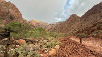 15 people missing after flash floods hit the Grand Canyon Grand Canyon flash flood leaves 15 missing, 62 evacuated; further storms feared