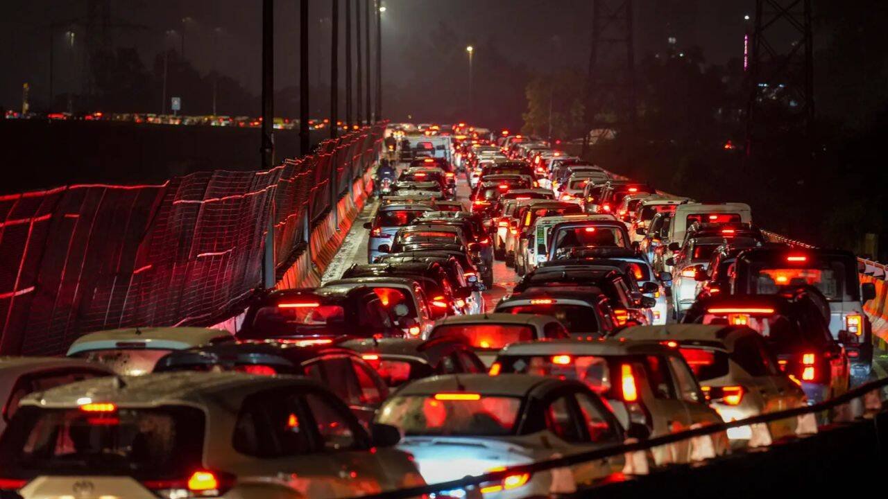 Heavy rain triggers widespread waterlogging, traffic disruptions across Delhi (PTI Photo)<br>