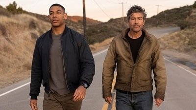 Aaron Pierre and Kyle Chandler (HBO)