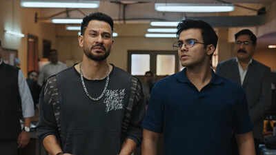 Kunal Kemmu's 'Vibe' teaser: Netizens react, 'Kunal, you are saving Bollywood comedy' Kunal Kemmu's 'Vibe' teaser: Netizens react, 'Kunal, you are saving Bollywood comedy'