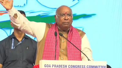 Mallikarjun Kharge Congress workers sing 2 stanzas of Vande Mataram in Goa, Kharge hits back at BJP