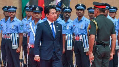 New Delhi, Aug 20 (ANI): Japan's Defence Minister Shinjiro Koizumi inspects the tri-services Guard of Honour at Manekshaw Centre, in New Delhi on Thursday. (ANI Photo/Naveen Sharma) India, Japan deepen defence ties with maritime security pact; China challenge looms over Indo-Pacific