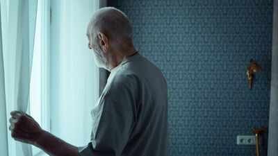 Representative image A 77-year-old had a heart attack on a Southwest flight; after two nurses brought him back, he spent a week finding the stranger who saved him