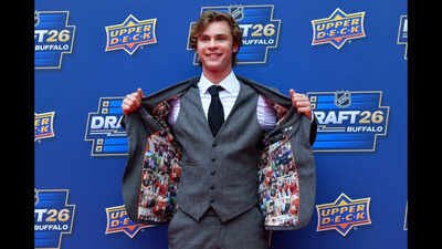 Gavin McKenna arrives on the red carpet before the NHL hockey draft Friday, June 26, 2026, in Buffalo, N.Y. (AP Photo/Adrian Kraus) Could Gavin McKenna push Auston Matthews into a new role in the Toronto Maple Leafs NHL lineup