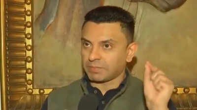 Tehseen Poonawalla claims that Delhi Police put him under house arrest for protesting against E20 'Almost as if I am a terrorist': Tehseen Poonawalla claims house arrest over E20 protest