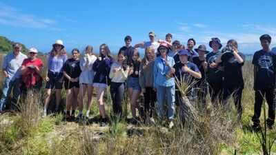 Since 1997, Year 9 students have returned four times a year to plant native shrubs and trees (Photo: Facebook/Buller school) In 1997, a New Zealand teacher began planting a windswept coastal paddock with Year 9 students; 29 years later, 12,425 plants have turned it into native habitat
