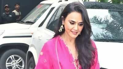 Preity Zinta exudes elegance for Batwara 1947 press tour (Image Credits Yogen Shah, Instagram) Preity Zinta exudes elegance in Rs 42,500 fuchsia farshi salwar set for 'Batwara 1947' press tour