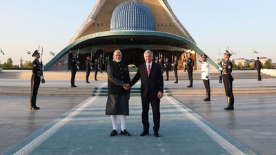 Prime Minister Narendra Modi with Uzbekistan President Shavkat Mirziyoyev in Tashkent India, Uzbekistan seal long-term uranium supply deal during PM Modi visit