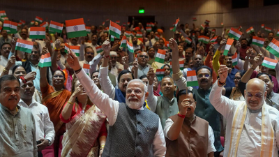 PM Modi, Shah lead NDA’s ‘Mangal Milan’ meet PM Modi, Amit Shah attend NDA’s ‘Mangal Milan’ meet, wave Tiranga