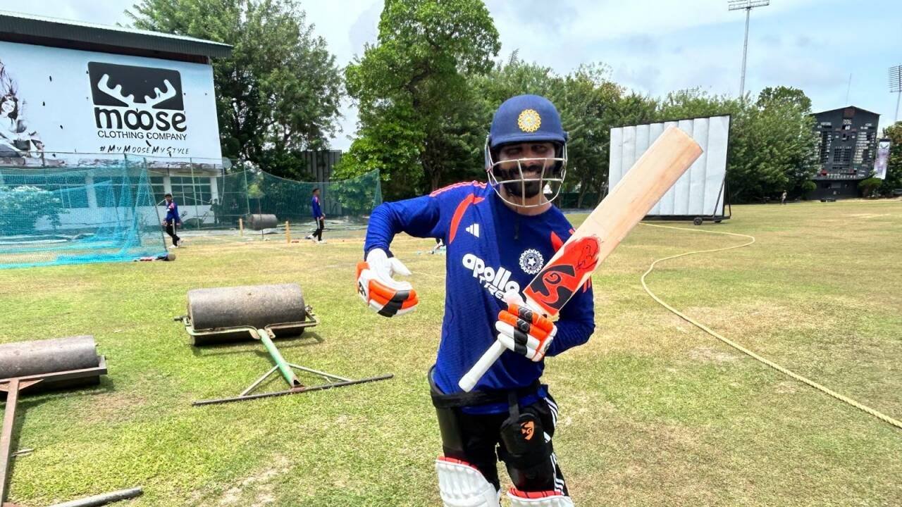 Ravindra Jadeja bat 1280