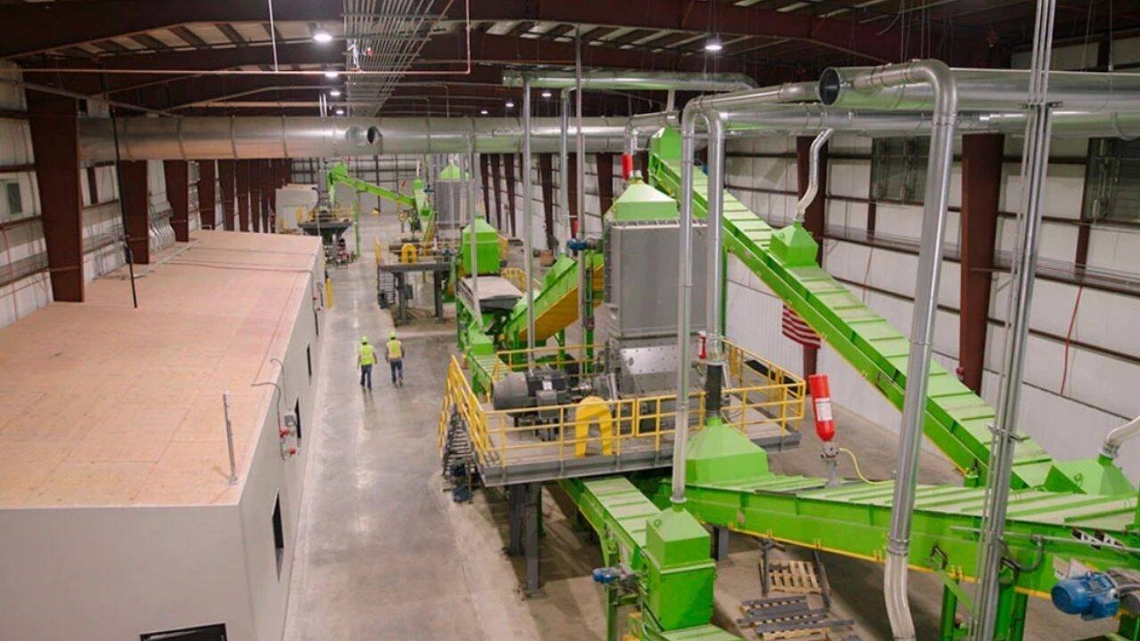 Recycling of old wind turbine blades