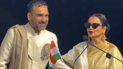 Rekha gives Pankaj Tripathi English lessons on stage at IFFM Melbourne, 'Mirzapur' actor jokes, 'Main Hindi medium ka chatra hu galat bol dunga' Rekha gives Pankaj Tripathi English lessons on stage at IFFM Melbourne, 'Mirzapur' actor jokes, 'Main Hindi medium ka chatra hu galat bol dunga'