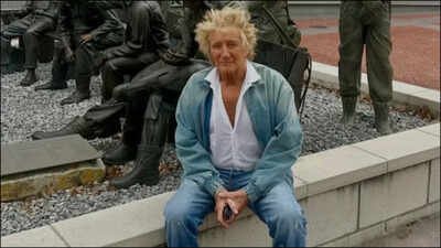 Rod Stewart cancels upcoming Las Vegas residency after getting emergency heart surgery. Reps have shared that the singer is recovering now; however, he will take some time to get back on stage. (Instagram) Rod Stewart cancels another set of tour dates following his heart surgery: 'He will take the next four weeks to recuperate and regain full fitness'