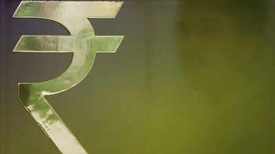 Rupee slips to 95.74 against US dollar Rupee slips to 95.74 against US dollar as crude prices, importer demand weigh