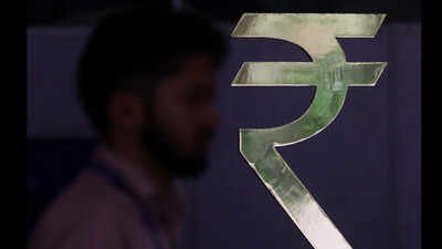 Rupee began the session in red, falling 7 paise against the greenback Rupee falls 7 paise to 95.40 against US dollar amid FII selling, geopolitical risks