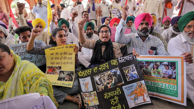 Samyukt Kisan Morcha announced Monday that it would restart protests at 100 locations across India, including Delhi, from Nov 26. After success of students protest, Kisan Morcha plans to hit streets