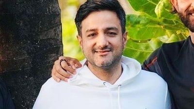 Siddharth Anand previously directed Bang Bang! Anjaana Anjaani and Salaam Namaste. Siddharth Anand previously directed Bang Bang! Anjaana Anjaani and Salaam Namaste.