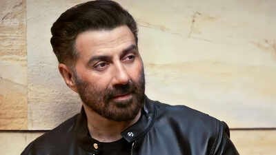 Sunny Deol opens up about Shah Rukh Khan feud and insecurity after ‘Darr’: 'I am not an insecure person' Sunny Deol opens up about Shah Rukh Khan feud and insecurity after ‘Darr’: 'I am not an insecure person'