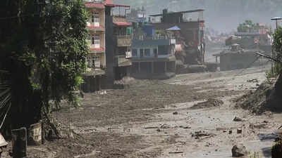 Nepal flash floods. Nepal floods death toll rises to 469 as China warns of fresh washout threat