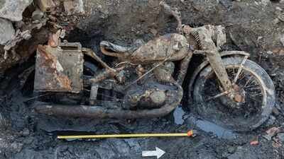 Budapest’s low Danube exposed two German soldiers and a DKW military motorcycle; mud mixed with gas oil preserved identity discs after around 80 years