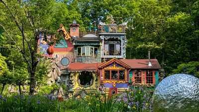A ferrocement structure welcomes visitors to the property and has been named the 'Artichoke Portico' by Boscarino (Pictures: Spaces Archives) A New Jersey artist bought a 600-square-foot cabin in 1989 and kept adding to it; 37 years later, Luna Parc is a 5,000-square-foot home, studio and living artwork still being built