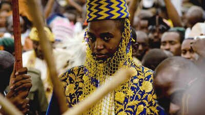 Oyo was crowned in 1995 following the death of his father, King Patrick Kaboyo Olimi III Uganda’s King Oyo Nyimba, once the world’s youngest king, dies at 34