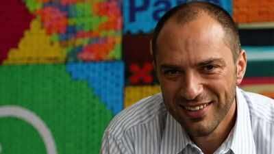 WhatsApp founder Jan Koum goes from food stamps to $200 million donation How WhatsApp founder Jan Koum went from collecting food Stamps to dropping a historic $200 million donation