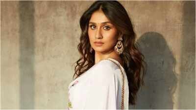 Who is Antara Banerjee_ Actress arrested over alleged train clash; police allege razor attack on RPF. Who is Antara Banerjee? Actress arrested over alleged train clash; police allege razor attack on RPF officer