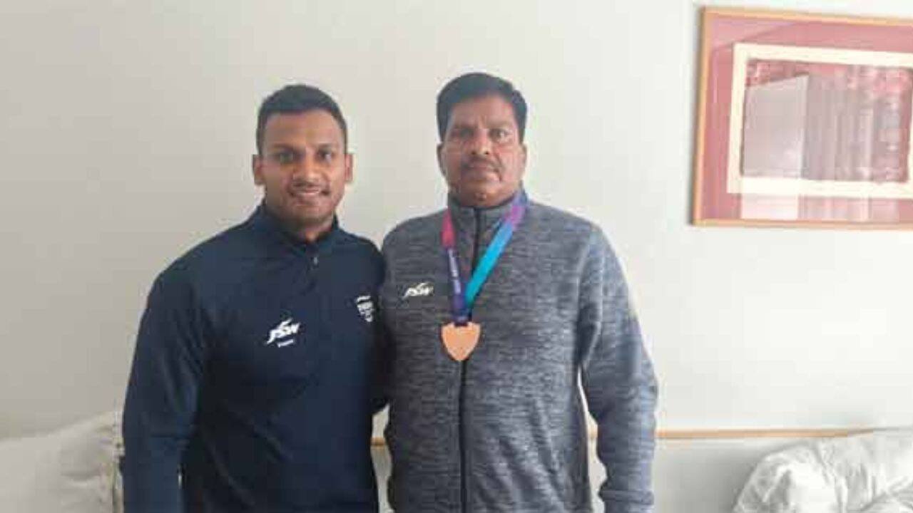 Yash Vir Singh with his father (Special Arrangements)