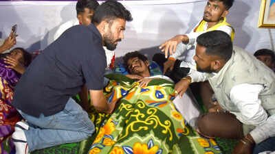 Tribal students continue their protest in Nashik for better hostel facilities. End fast, march to Mumbai: Cockroach Janta Party founder tells tribal students, targets PM CARES Fund