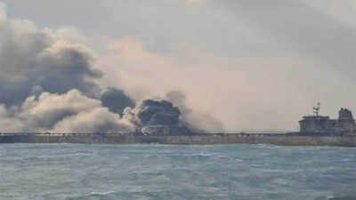 11 killed, seven injured as fuel tanker crashes, explodes in western Iran