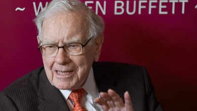 "Father Time always wins", Warren Buffett wrote in his letter to investors (Photo: AP). Warren Buffett steps down as Berkshire Hathaway chairman after six decades, son Howard to succeed him