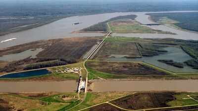 US built nearly 2,000 km of Mississippi River levees to control floods The US built nearly 2,000 km of Mississippi River levees to control floods; the barriers cut sediment off from Louisiana wetlands, helping erase about 4,900 sq km of coastal land