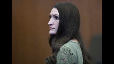 Defendant Lindsay Clancy looks at the jury after Judge William Sullivan declared a mistrial in Clancy's murder trial. (AP Photo) ‘I had no doubts’: Lone holdout juror says Lindsay Clancy deliberately killed her 3 children