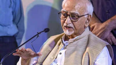Ansari cites Nehru on 'danger to India' from Hindu right-wing communalism 'Danger to India not from communism, but Hindu right-wing communalism': Ansari cites Nehru; BJP hits back