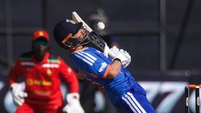 India's batsman Rinku Singh, right, avoids a high ball as Zimbabwe's wicketkeeper Tadiwanashe Marumani watches on during the third T20 cricket match between Zimbabwe and India in Harare, Zimbabwe, Sunday, July 26, 2026.AP/PTI(AP07_26_2026_000392B) (AP)