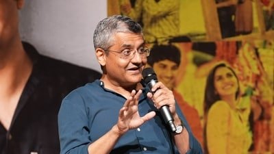 Jaideep Sahni talked about screenwriters' rights at Vartalaap, an event organised by the SWA.