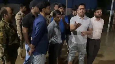 A telephonic conversation between BJP councillor Vishwajit Tripathi and Gorakhpur MP Ravi Kishan has gained attention online. ‘Have you joined SP?’: Ravi Kishan’s reply after BJP councillor flags waterlogging in Gorakhpur; video goes viral
