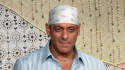 After making an appearance for Ganesh Chaturthi celebrations, Salman Khan drops cryptic post on happiness and desire, leaving fans intrigued: ‘Jab thoda mila, toh khush tha, ab zyada mila, toh dukhi kyun?’ After making an appearance for Ganesh Chaturthi celebrations, Salman Khan drops cryptic post on happiness and desire, leaving fans intrigued: ‘Jab thoda mila, toh khush tha, ab zyada mila, toh dukhi kyun?’
