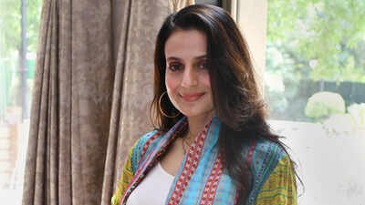 Ameesha Patel questions female stars' big entourages on film promotions: 'Costs more than their film's opening day collection'