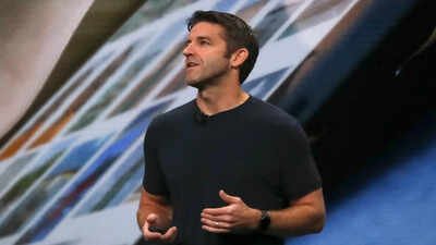 Apple's new CEO John Ternus gets $55 million in stock, but most of it pays out only if Apple beats the S&P 500. Apple's new CEO John Ternus gets a $58 million pay package, and there's a condition that iPhone-maker has to…