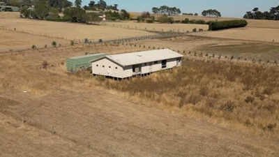 Couple had built their home on the neighbour’s block, PC: A Current Affair Australian couple spent $500,000 building their retirement home; it was constructed on the wrong block and later had to be moved 100 metres