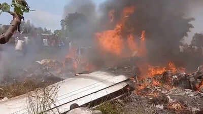 14 people killed in Congo plane crash 14 killed in Congo plane crash, two senior military officials among dead