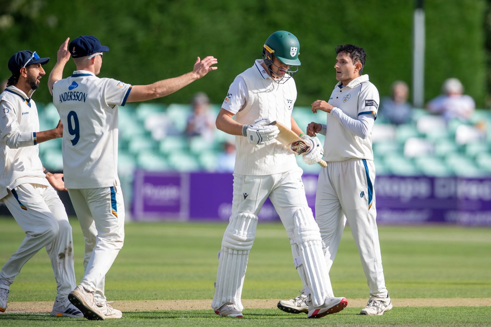 Mohammad Abbas takes a five-for to help Derbyshire halt Worcestershire for 214