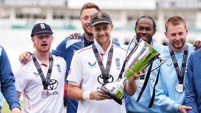 England players, including captain Joe Root, celebrate following their series win over Pakistan. (AP Photo) ‘A very unusual summer’: England’s Ben Stokes retirement, McCullum exit, Carse controversy and Root’s return end in 3-0 Pakistan sweep