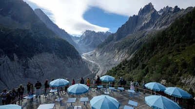 Tourists look at the Mont-Blanc massif mountains and the 'Mer de Glace' glacier at the Montenvers station in Chamonix, France (Photo: AP). Not just Nepal: How climate change puts European Alps under threat of glacial retreat and rock fall