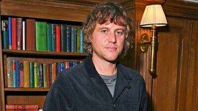 Harry Potter star Johnny Flynn says private schools should be ‘burnt to the ground’ after ‘traumatic’ experience at Winchester’s Pilgrims’ School; therapy helped him understand ‘boarding school syndrome’