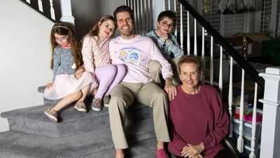 Hilton with his kids and mother at his Vegas home in 2023 (Photo: Las Vegas Review-Journal) Perez Hilton bought this sprawling Las Vegas mansion after making the city part of his celebrity career; now, after moving to Miami, he has slashed the price by $350,000 — here’s a look inside the 6,600-sq-ft home